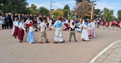 Alvear conmemoró un nuevo aniversario de la Revolución de Mayo con un emotivo acto patrio