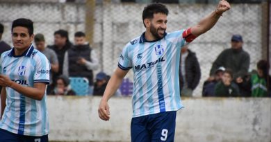 Alvear FBC se quedó con el gran clásico alvearense con un hat-trick de Axel Bertaina