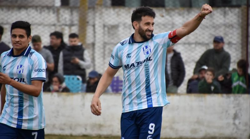 Alvear FBC se quedó con el gran clásico alvearense con un hat-trick de Axel Bertaina