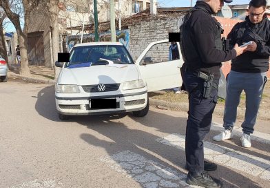 Pico: Padre e hijo se dieron a la fuga y chocaron contra una columna, hallaron droga en el vehículo