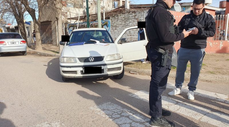 Pico: Padre e hijo se dieron a la fuga y chocaron contra una columna, hallaron droga en el vehículo