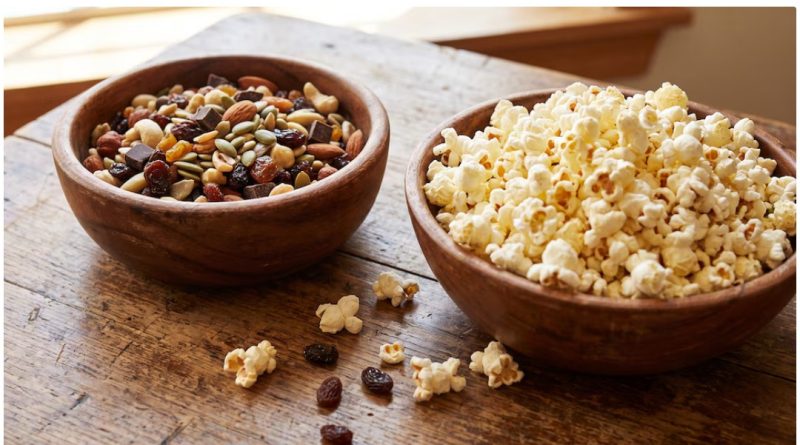 Pochoclos salados o mix de frutos secos: cuál conviene para evitar picos de glucosa, según nutricionistas