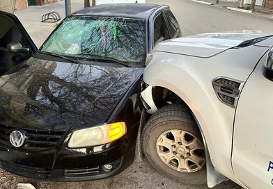 Acha: Persecución y choque, un conductor alcoholizado intentó fugarse y embistió a un patrullero