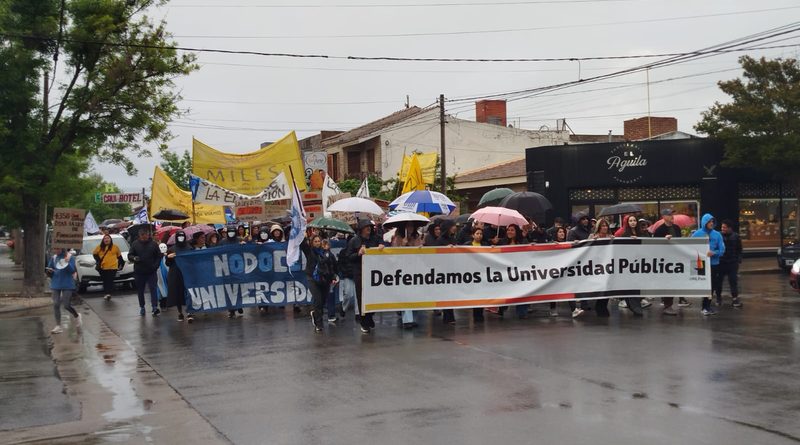 Importante Marcha Federal Universitaria en La Pampa en defensa del financiamiento de la educación pública
