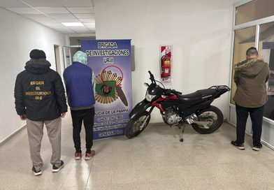 Robaron una moto en Miguel Cané y fueron detenidos en General Pico tras un rápido operativo