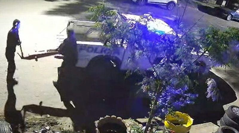 Escándalo en Pico: policías en un móvil oficial robaron un gato hidráulico millonario de una gomería